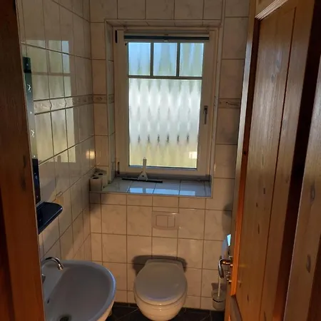 아파트 Ruegen - Barrierefrei - Kleine Hunde Auf Anfrage Willkommen 샤프로데